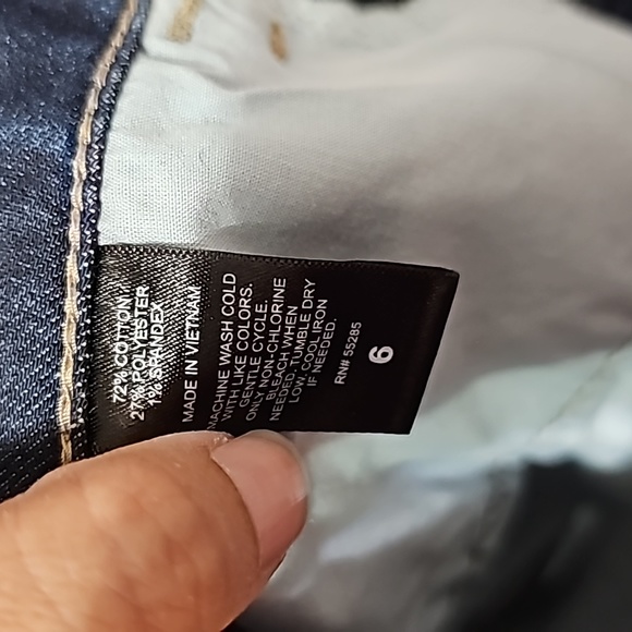 Express Shorts - Picture 5 of 5